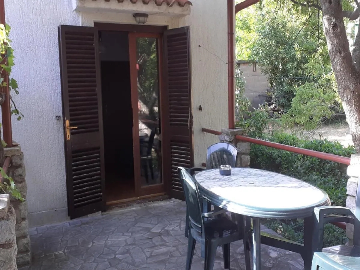Apartments Rudi Klenovica