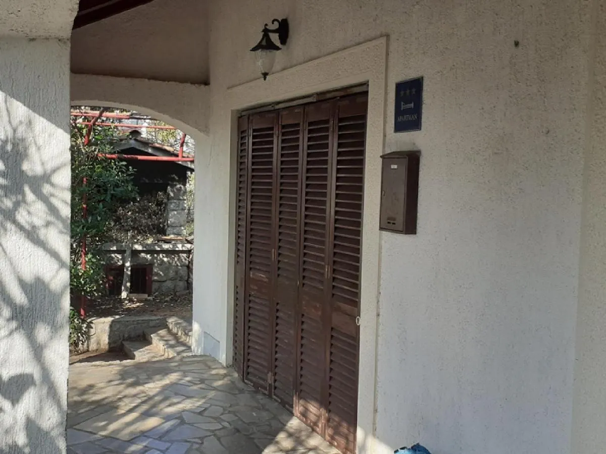 Apartments Rudi Klenovica